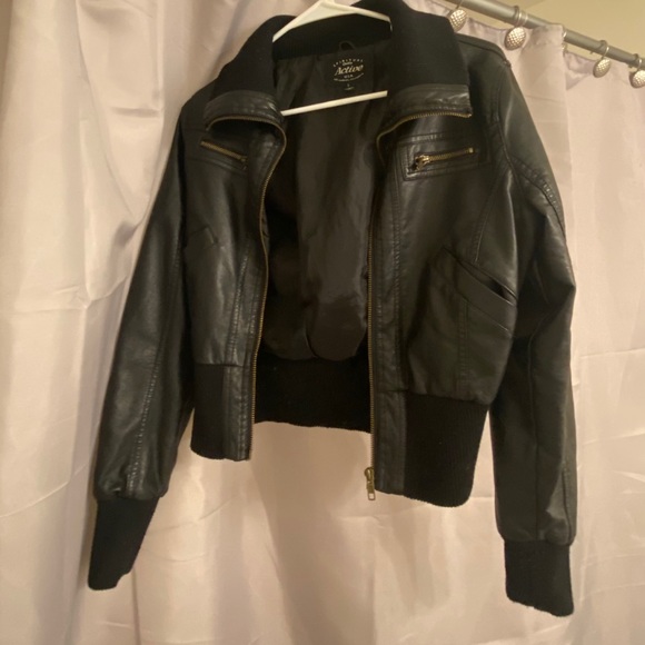 BLACK JACKET - Picture 2 of 2